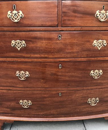 Georgian bow fronted mahogany chest of drawers