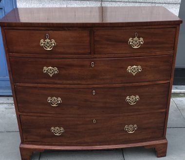 Georgian bow fronted mahogany chest of drawers